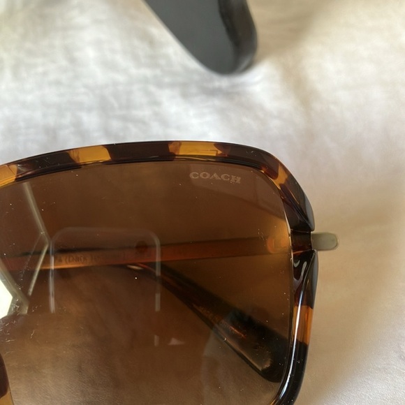 Coach: Dark Tortoise(C6190) Sunglasses- Gradient lens- with case-small scratches - Picture 13 of 16